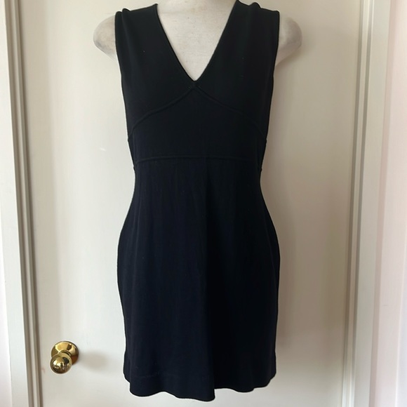 💕St. John Black Santana Knit V Neck Mini Dress 4 VGUC - Picture 1 of 9
